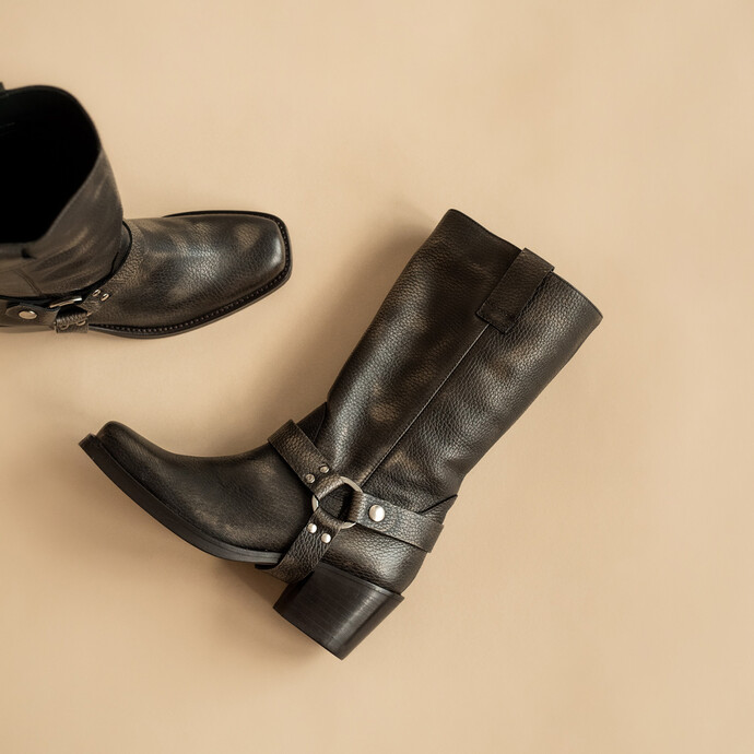 Bottes à bouts carrés et boucles argentées  en cuir grainé gris