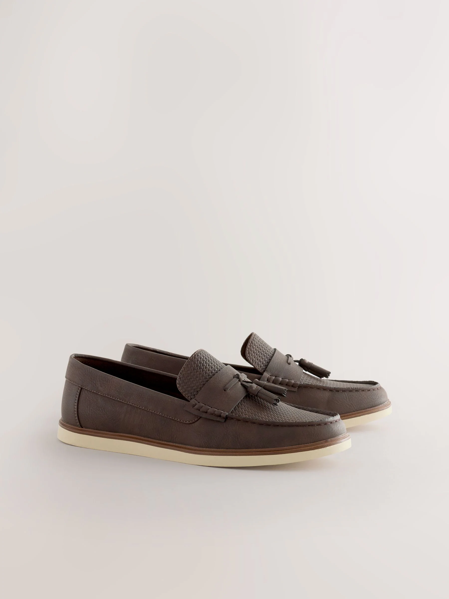 Bruin - Gebosseleerde loafers met kwastje