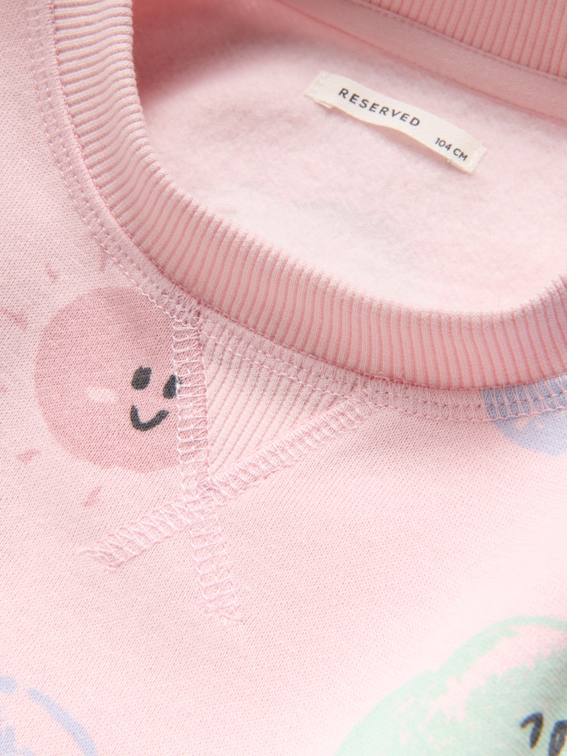 Gemusterte Bluse mit Bindung