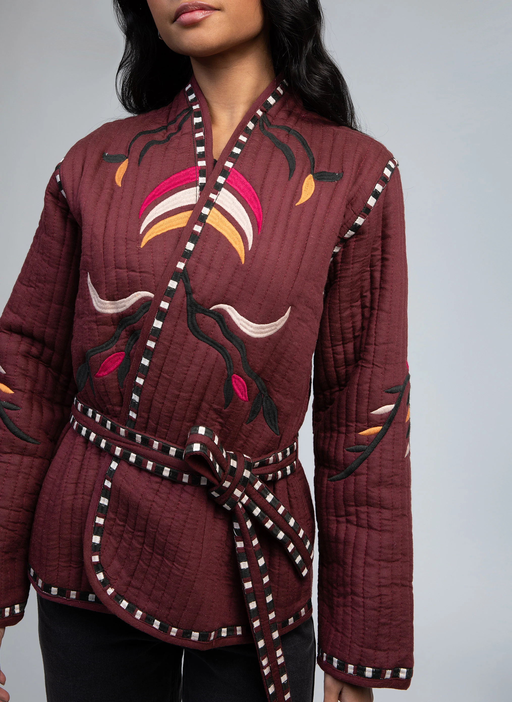 SARA - Veste cintrée brodée |