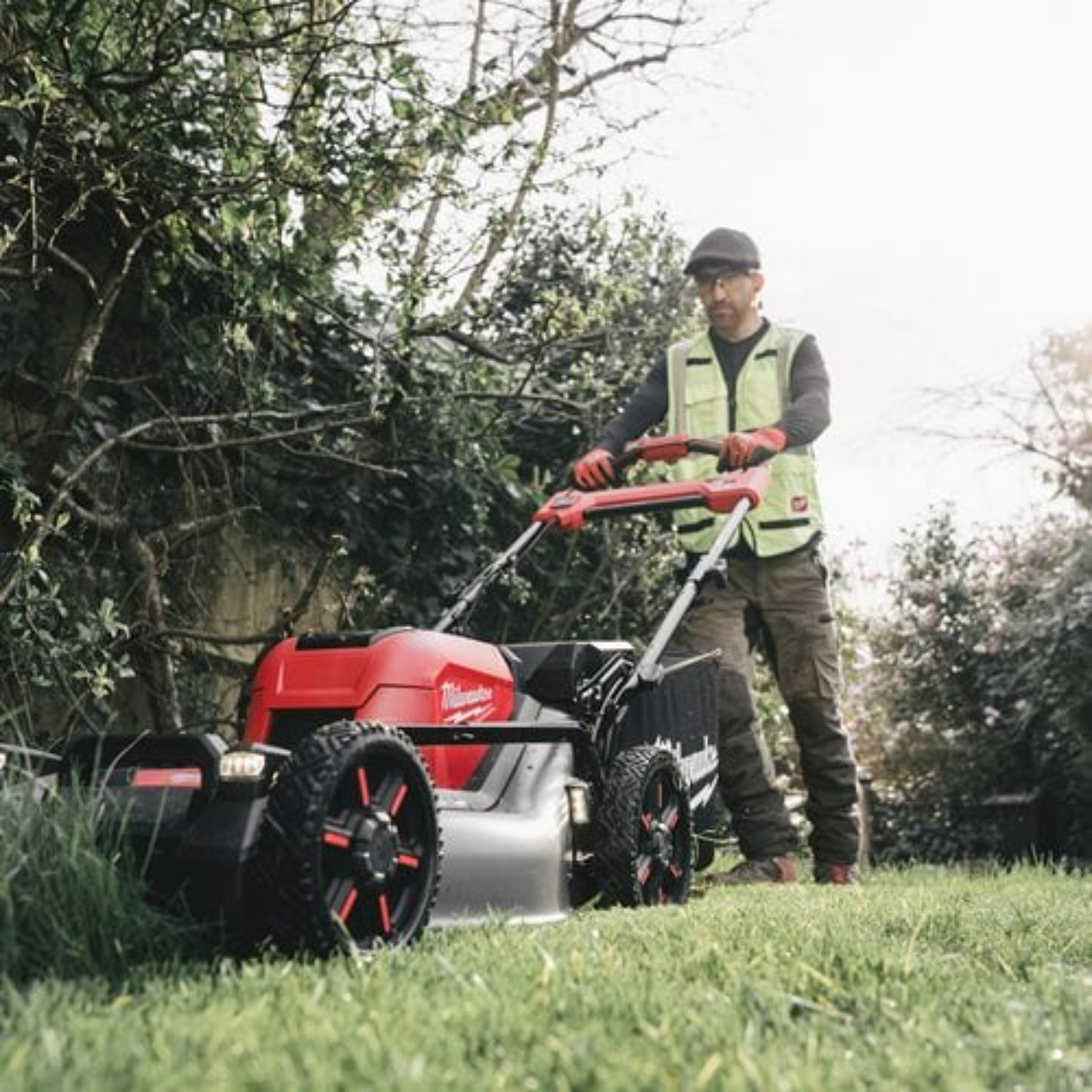 Milwaukee M18 F2LM53-122 36V (2x18V) Li-ion Accu zelfrijdende grasmaaier set (2x12.0Ah) - 53 cm