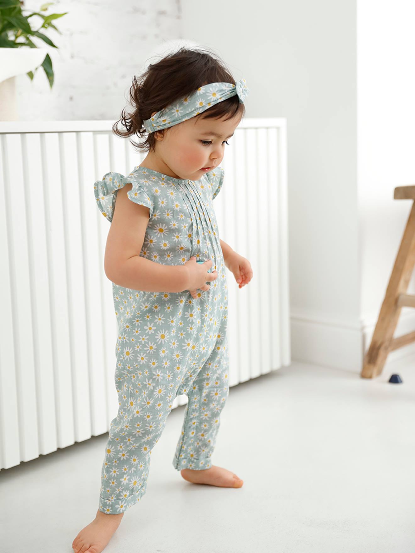 Conjunto de macacão e faixa de cabelo estampados para bebê menina, estampa verde média.