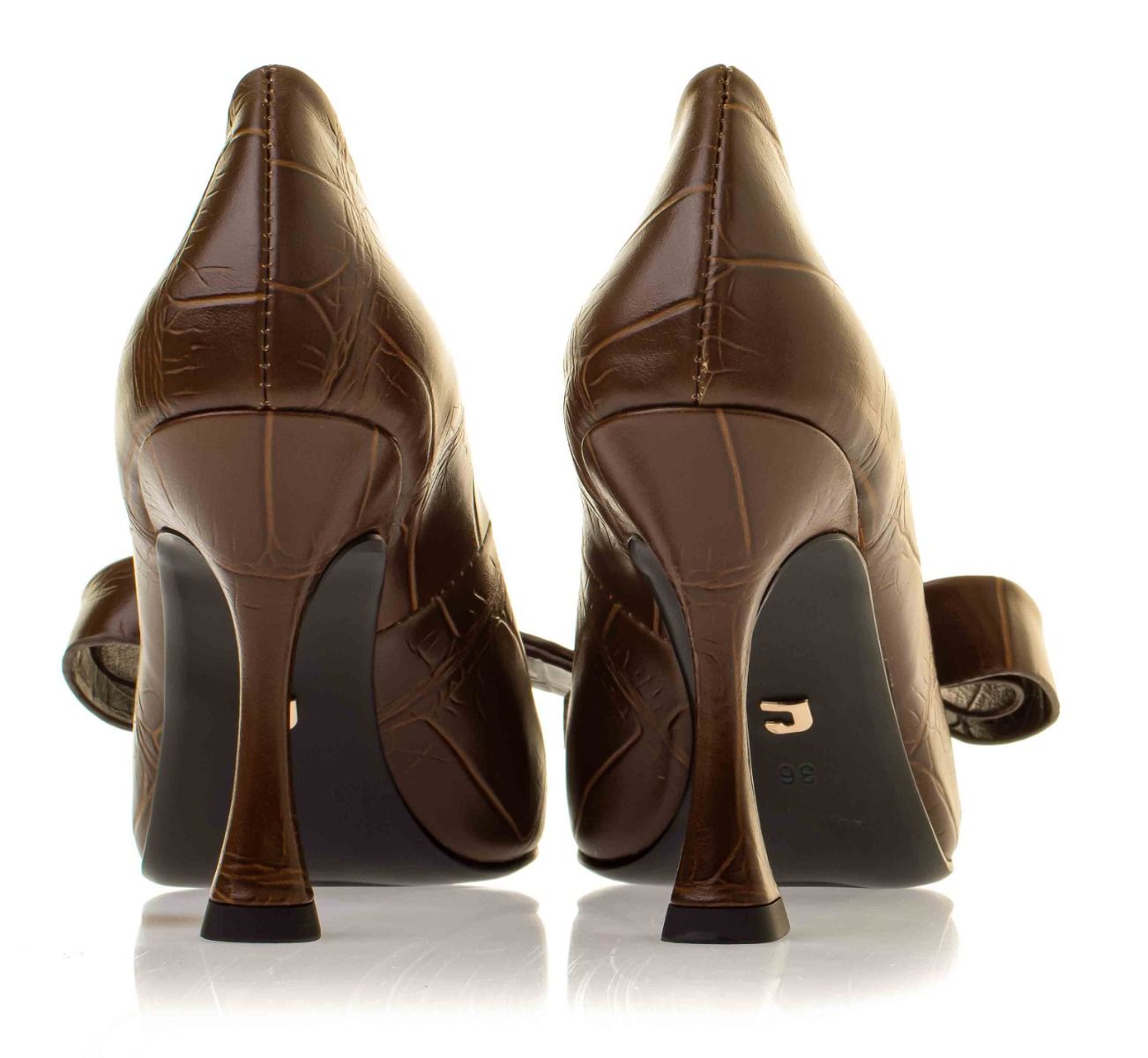 Lola Cruz Pump