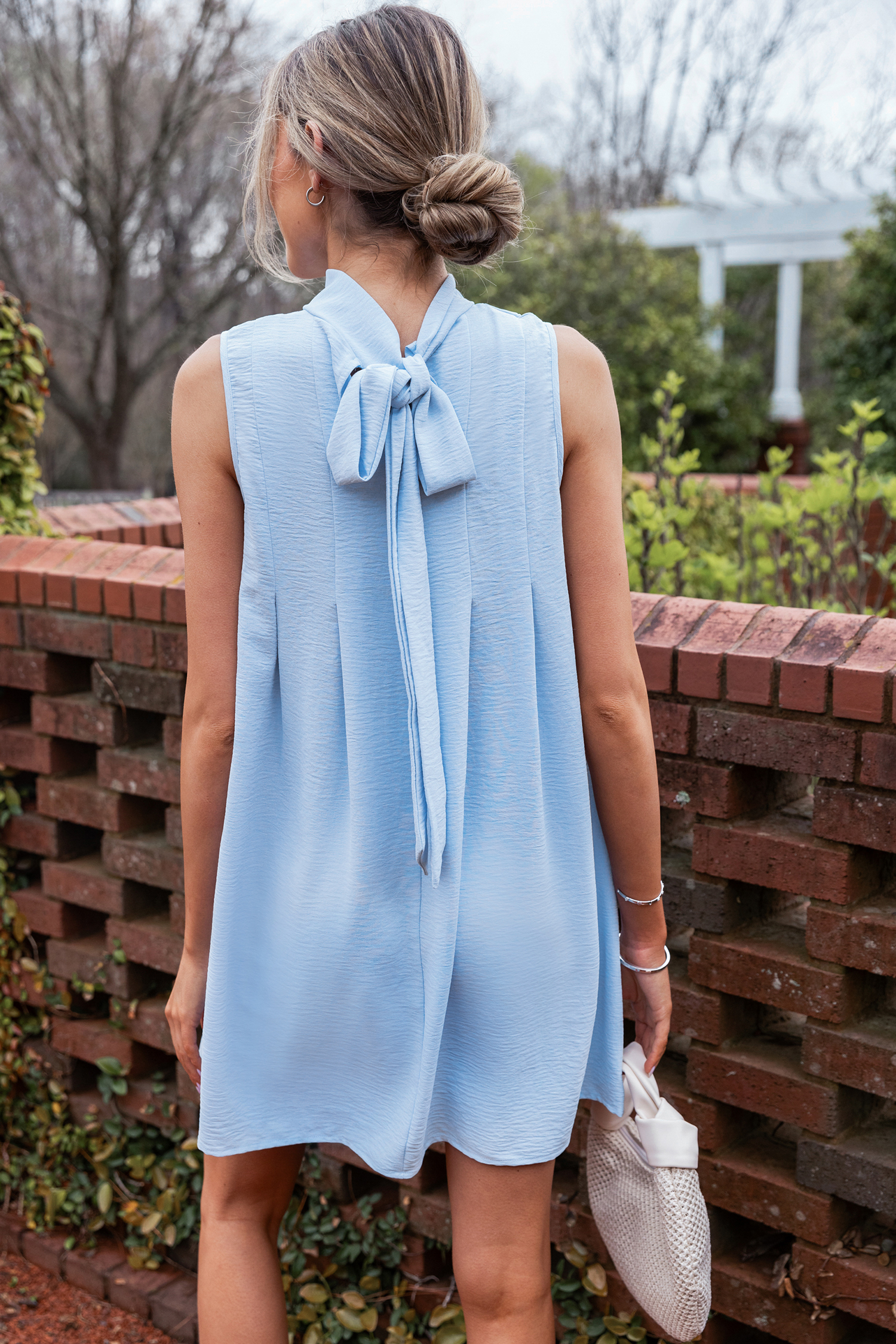 Robe mini sans manches à col roulé bleu ciel