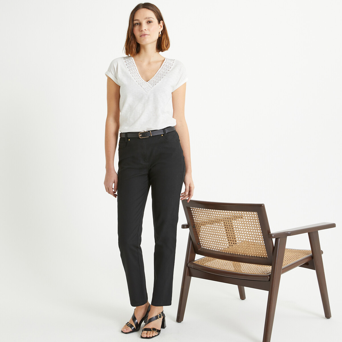 ANNE WEYBURN<br>Broek direito de 5 bolsos, em katoen elástico