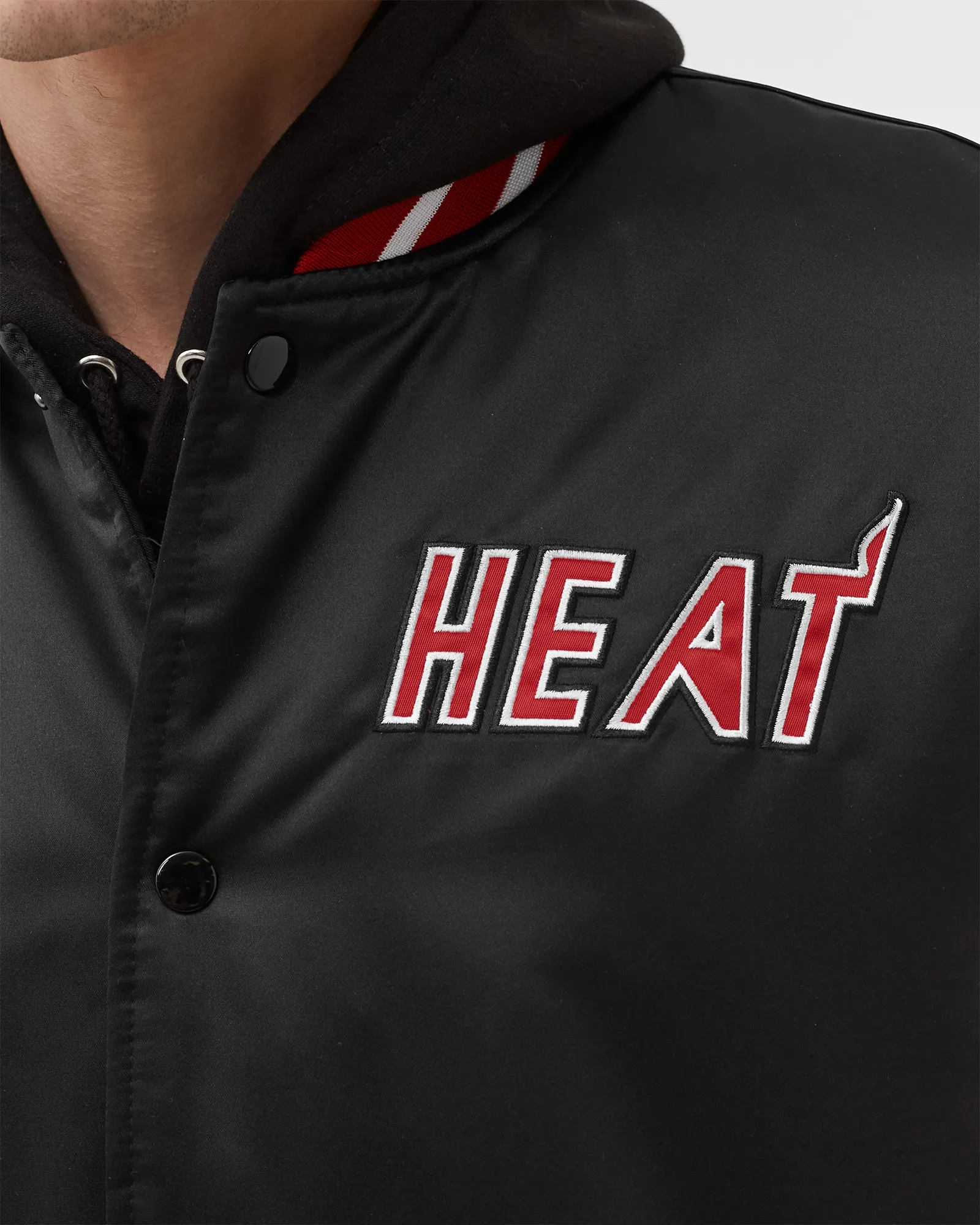 Jaqueta Mitchell & Ness NBA Heavyweight Satin do Miami Heat