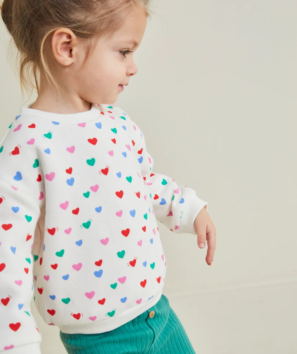SWEAT BÉBÉ FILLE EN FIBRES RECYCLÉES AVEC IMPRIMÉ COEURS COLORÉS