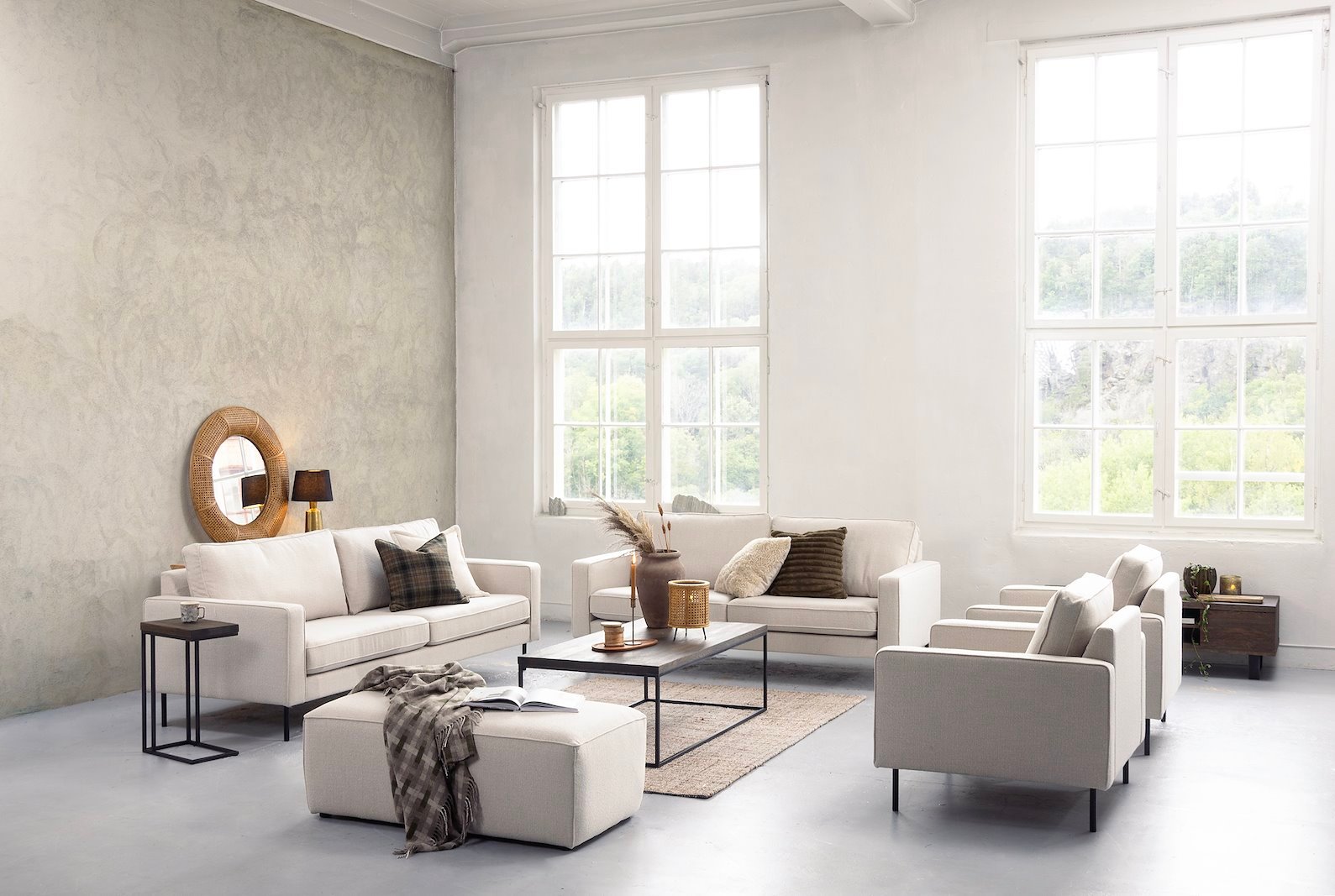 Westin sofa 3-seter. I bouclétekstil Honor A3R1 Beige med sorte ben.
