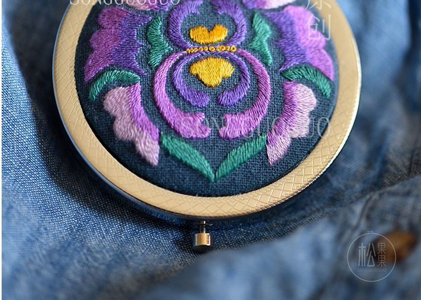 Embroidery Kingdom - DIY borduurpakket met draagbare bloemenspiegel (verschillende ontwerpen)