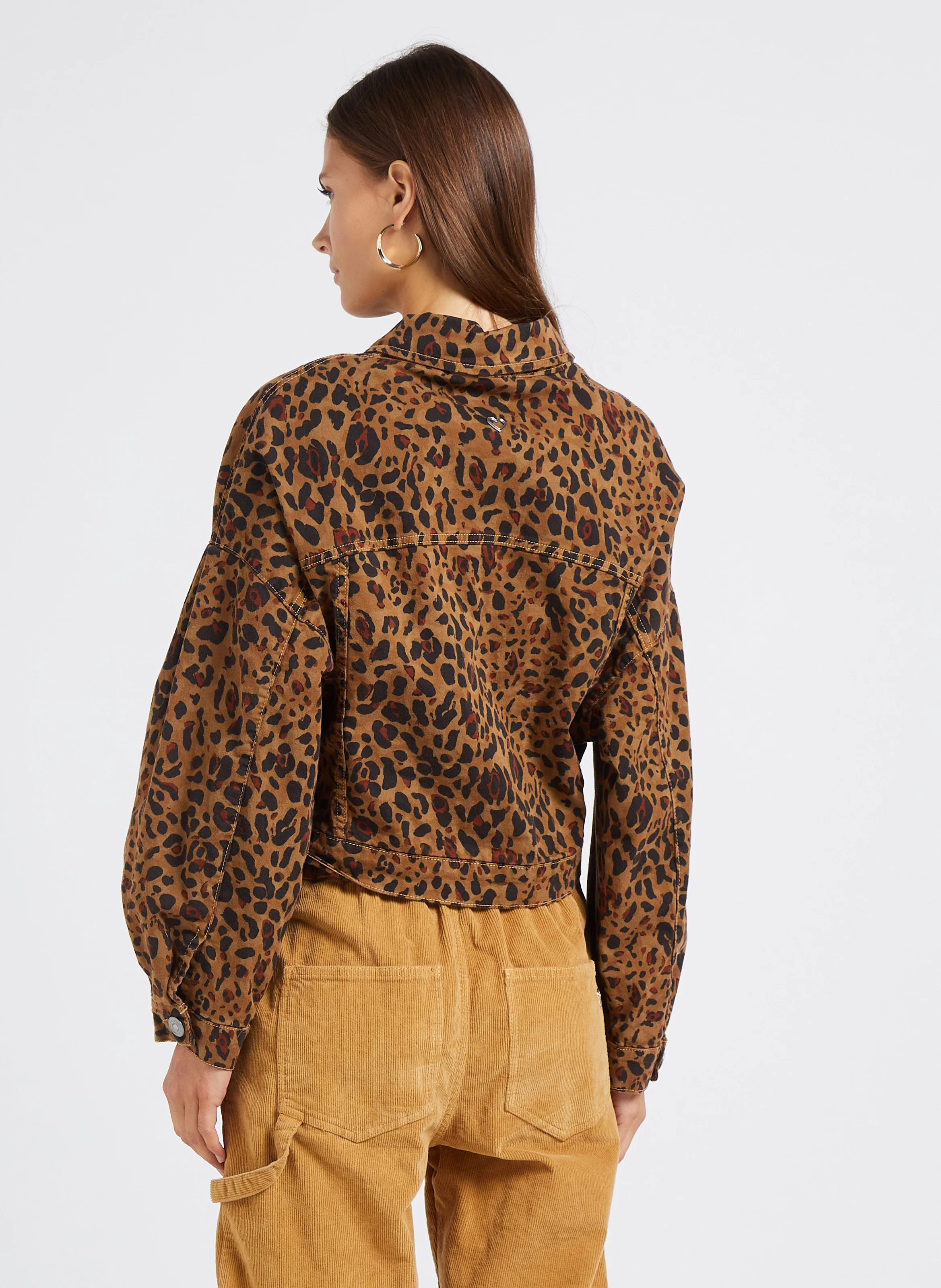 Veste courte en coton à motif léopard | Marron