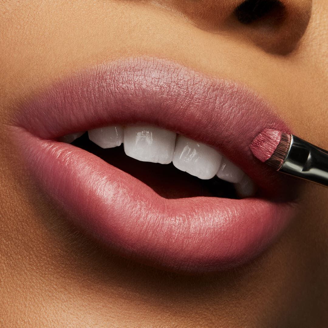 MAC  LOVE ME LIPSTICK