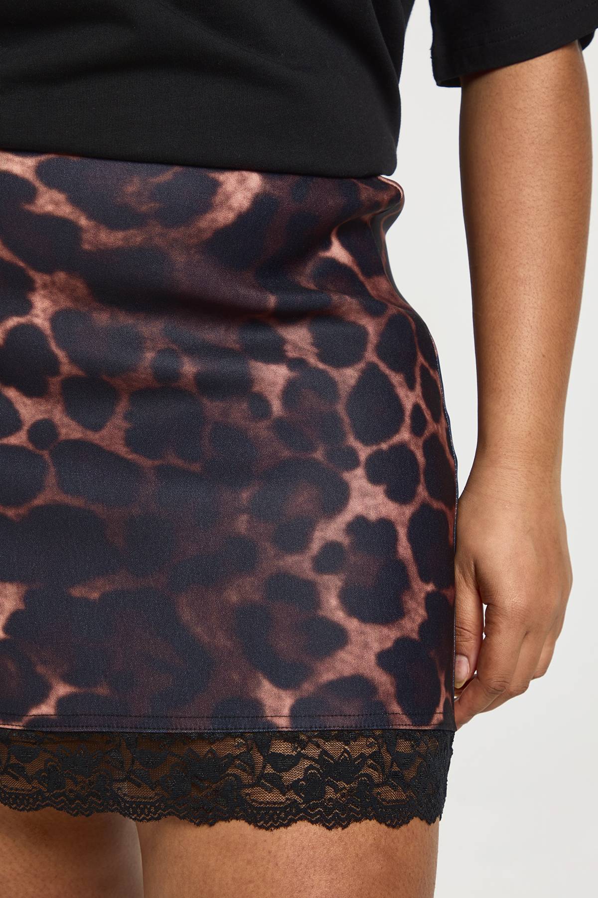 boohoo Jupe Courte Grande Taille Imprimé Léopard Bengaline Avec Finition Dentelle
