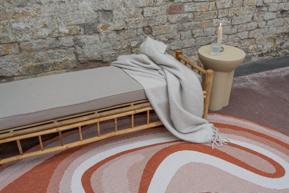 Interieur05 Organisch gevormd buitenkleed Loop Stone Roest