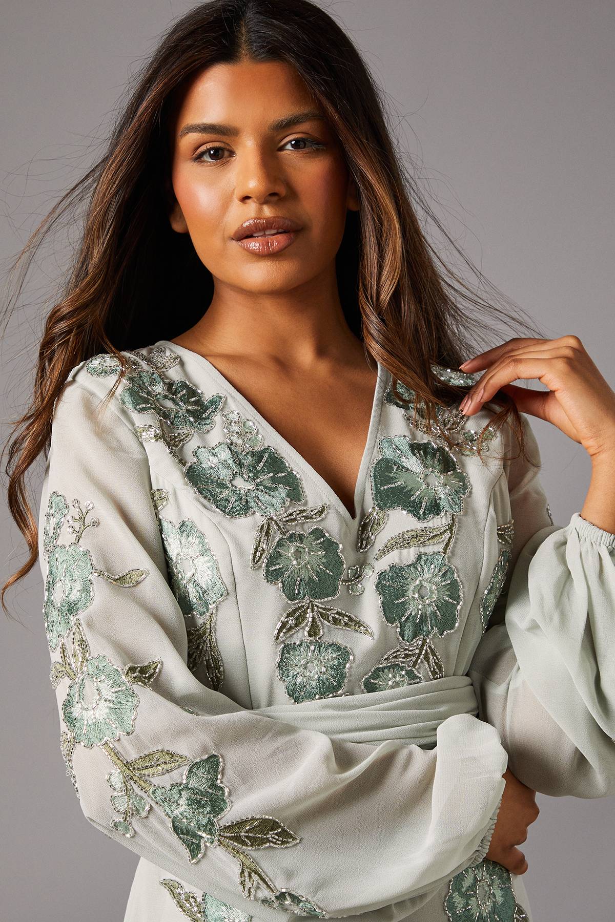 Coast Robe Maxi Hi-Lo Petite Ornée de Sequins et Broderies