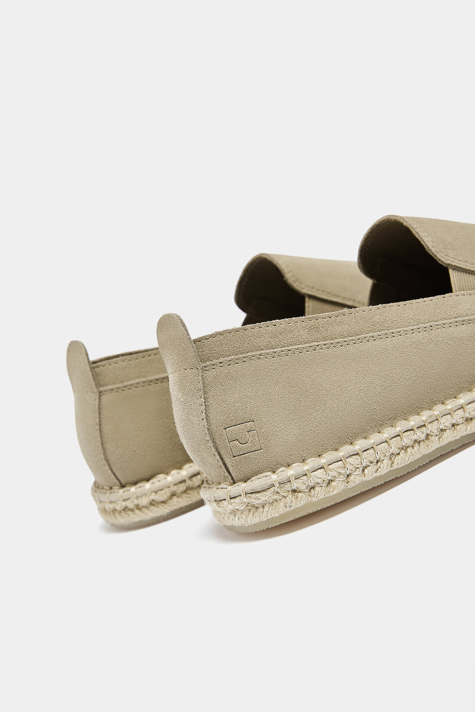ESPADRILLE DE COURO EM CAMURÇA - TAUPE