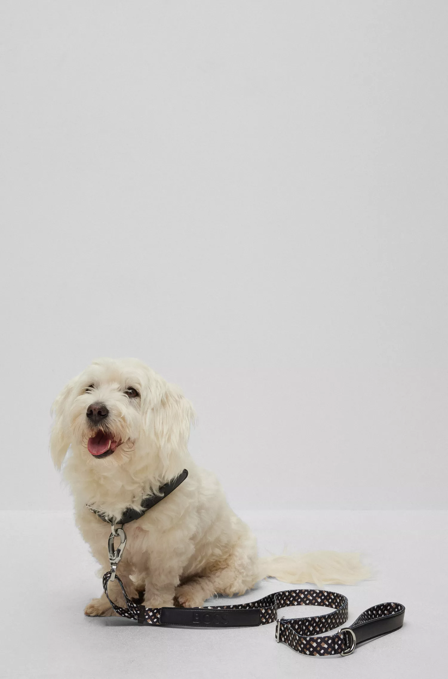 Cabo BOSS Black-Dog com logotipo em relevo