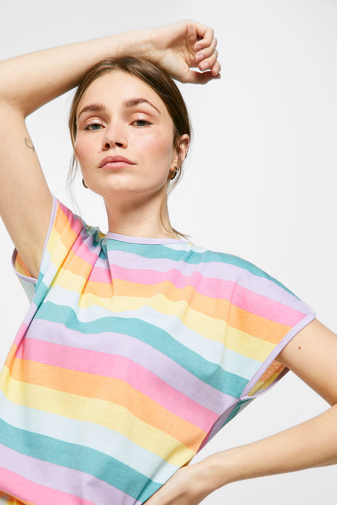 Camiseta listrada com franzido - Amarela