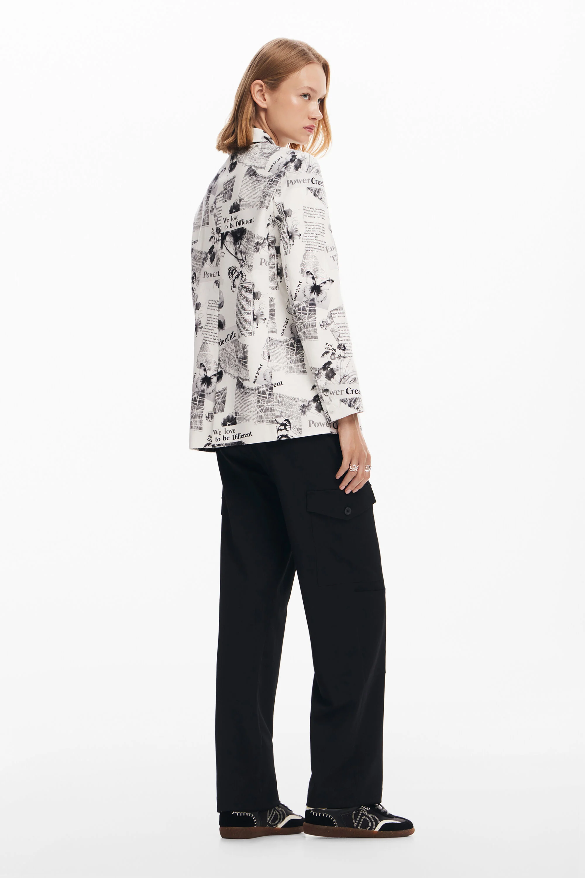 Blazer reto texto e flores