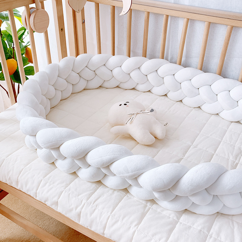 (210cm) Samt Baby Bett Umrandung Knoten Kissen Geflochtener Kinder Bettkanten Schutz Home Deko Bettschlange - Rosa / Weiss