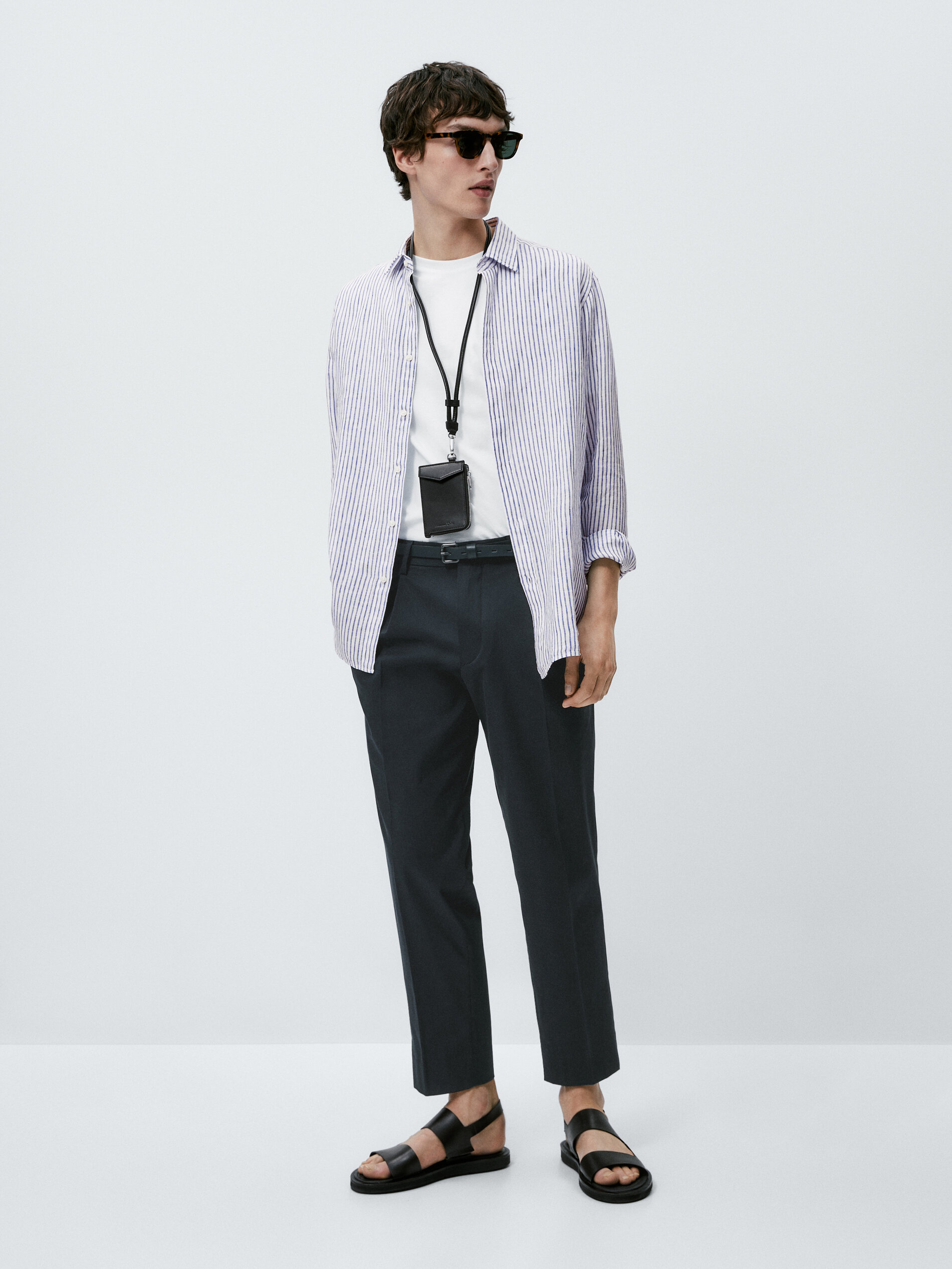 Camisa de linho com micro listras e modelagem regular - AZUL ESCURO