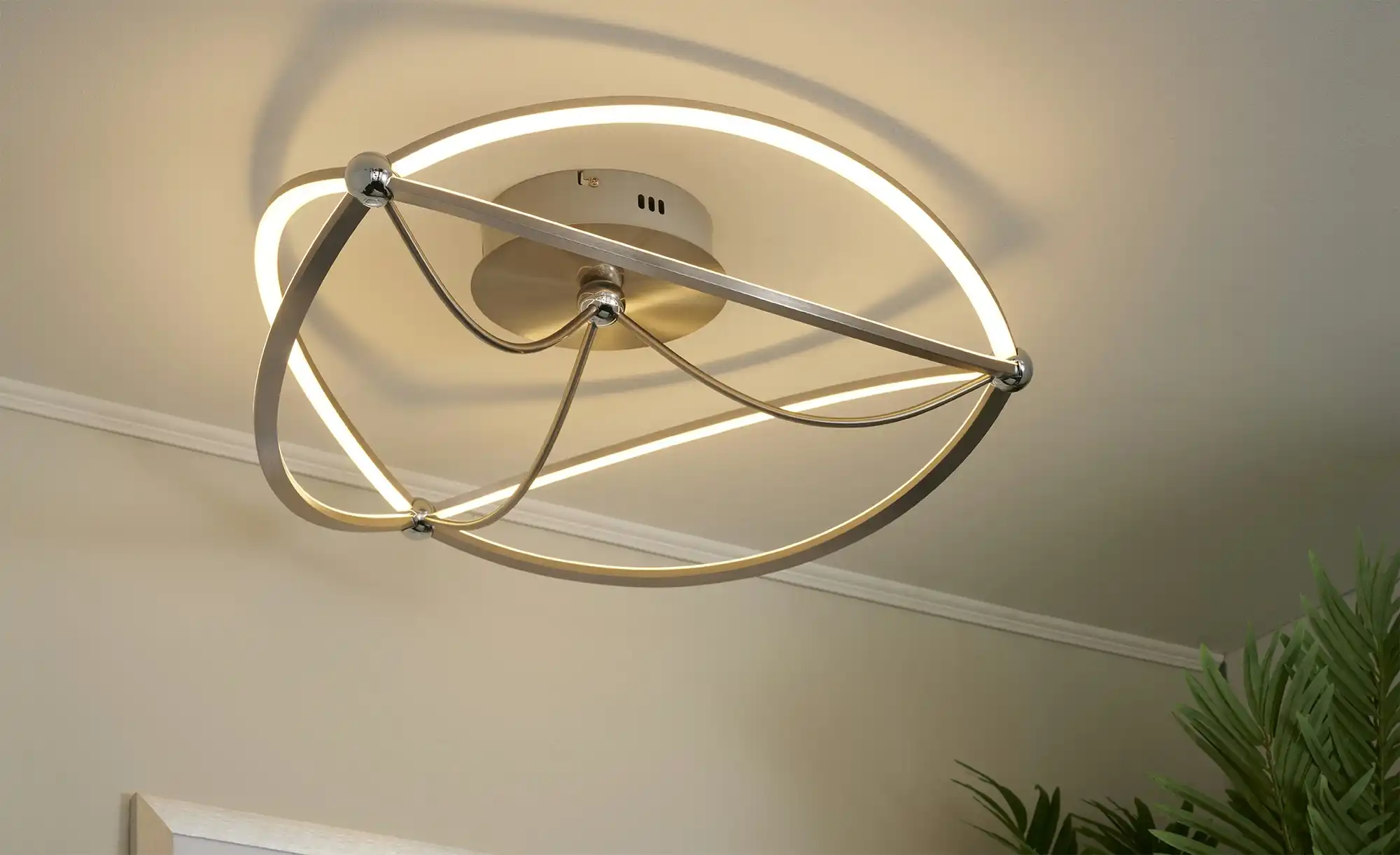 Trio LED-Deckenleuchte, Nickel-matt, geschwungen