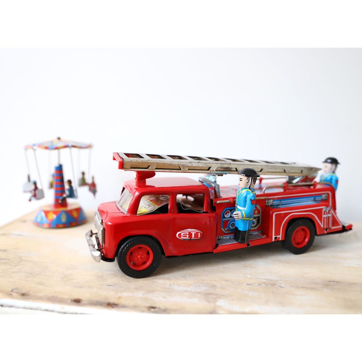 Camion de pompier en métal