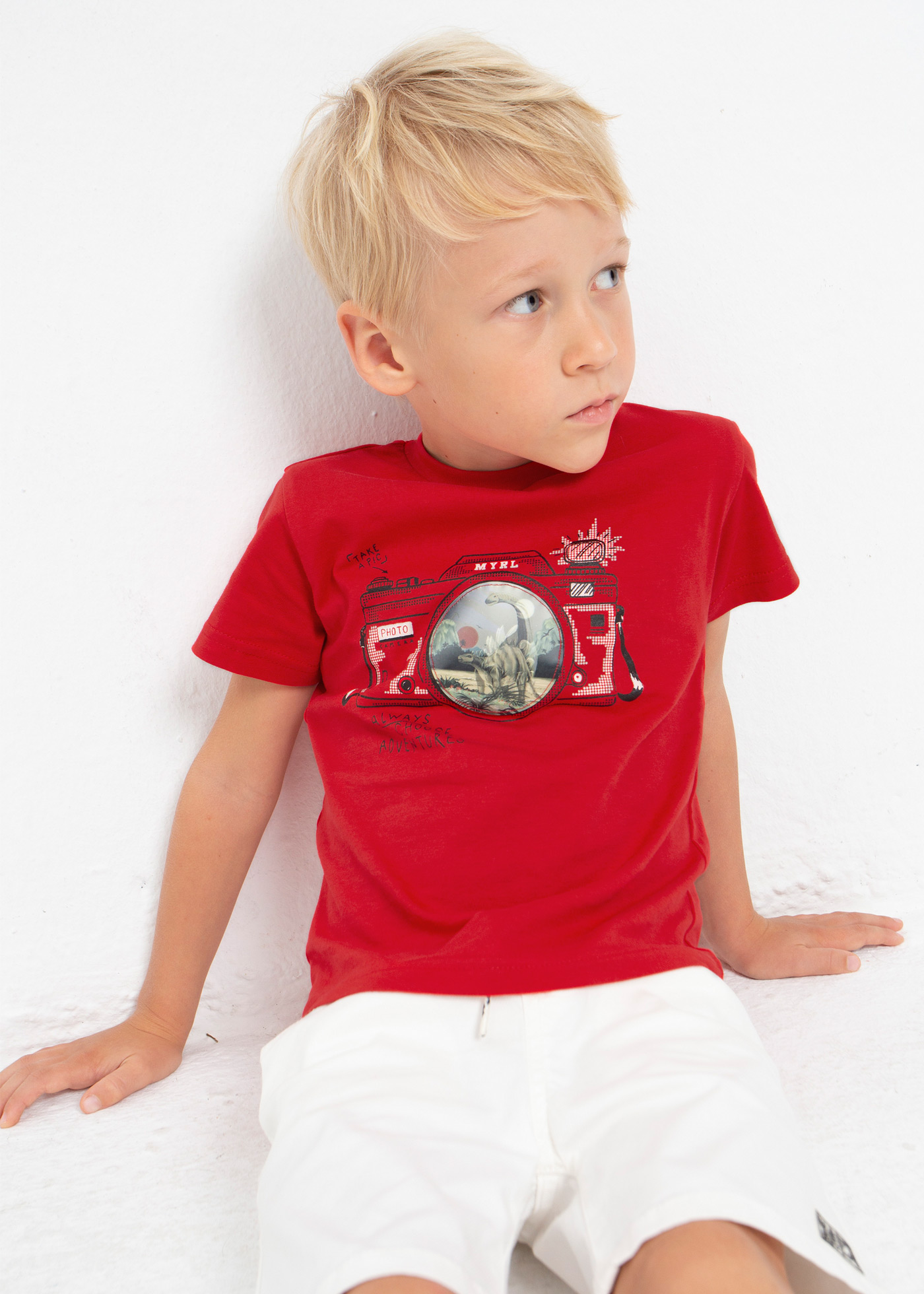 Camiseta de manga curta com estampa interativa para meninos