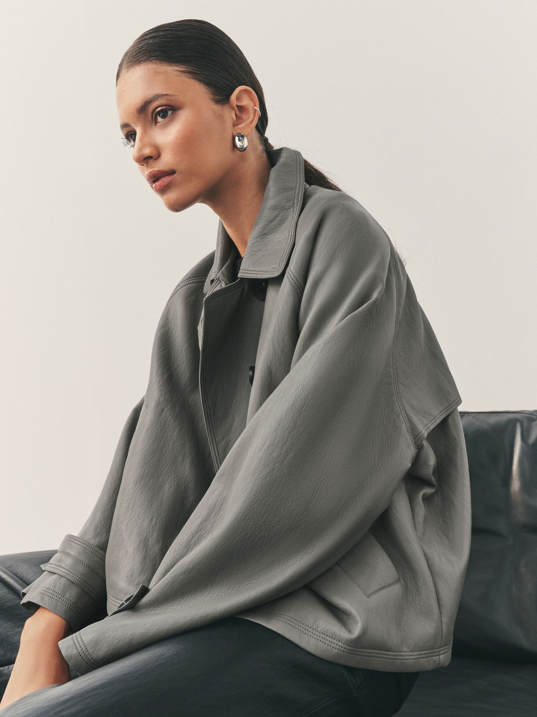 Olijfgroen - Nothing Ordinary Faux Leather Short Trench Jacket