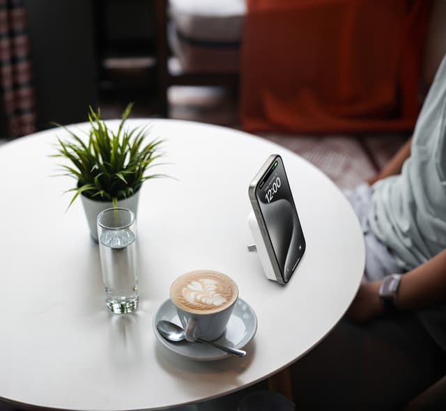 Belkin BoostCharge Pro 8K Magnetic Qi2 powerbank (white)