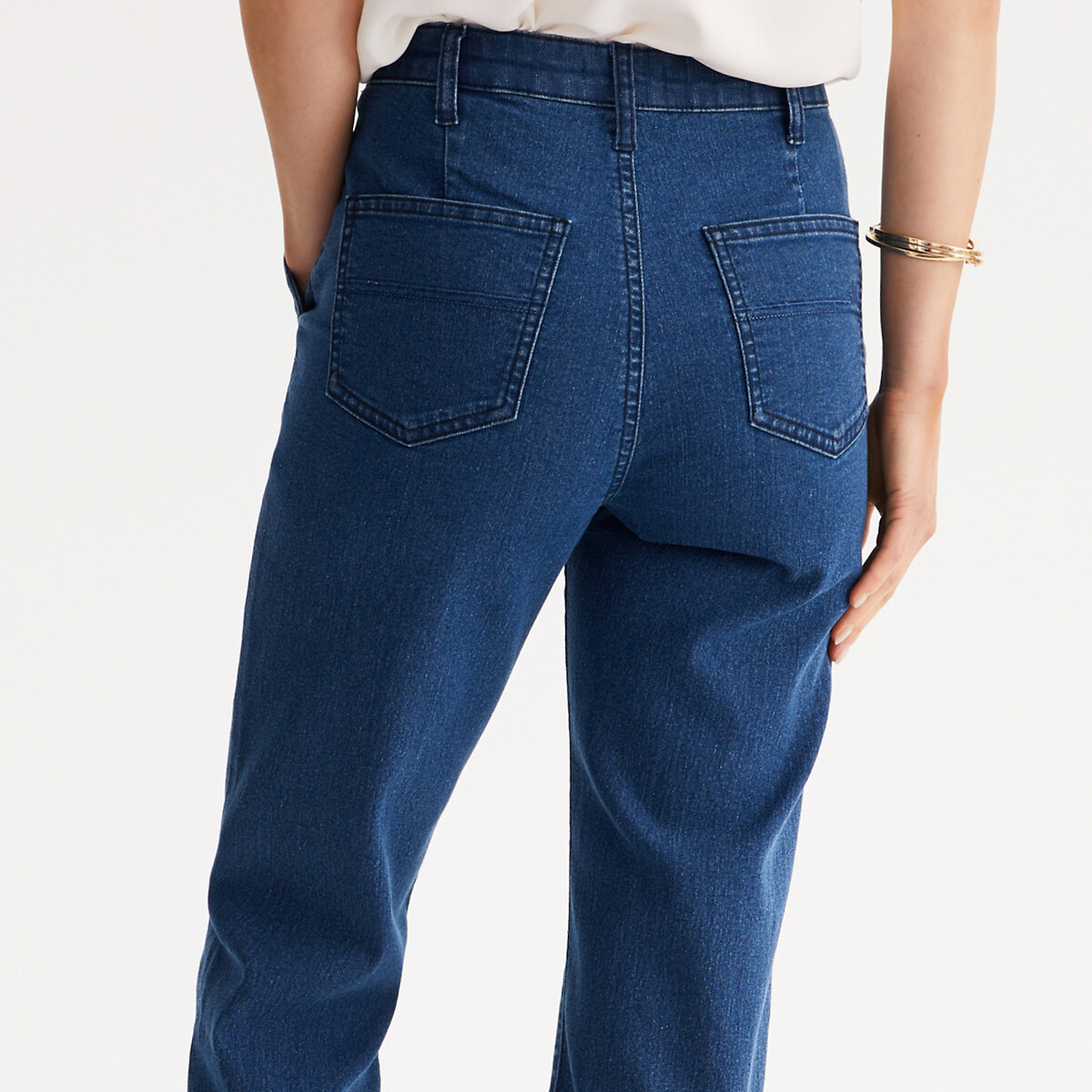 ANNE WEYBURN<br>Calça jeans confortável em denim elástico, modelo reto