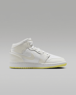 Air Jordan 1 Mid Older Kids' Shoes
