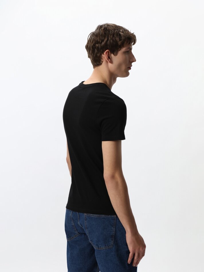 Pacote com 2 camisetas básicas - Pretas