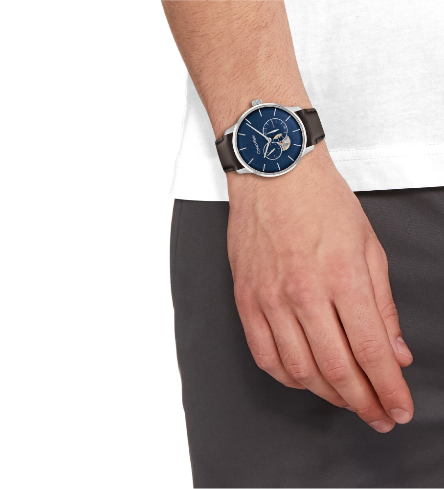 Relógio analógico Calvin Klein Fashion com pulseira de couro, azul marinho