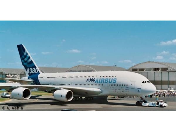 Revell Airbus A 380 Design New livery First Flight, 10 år, Plast, Flerfarget
