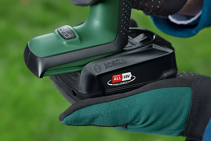 Scie de jardin sans fil sur batterie 18V Bosch Keo 18 LI (avec 1 batterie et 1 chargeur)
