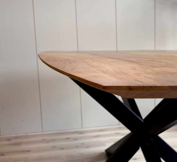 Old Inn Wonen eettafel Deens met spinpoot ovaal mangohout Old Inn wonen eetkamertafel Mango Deens ovaal met Spinpoot - 240x100cm