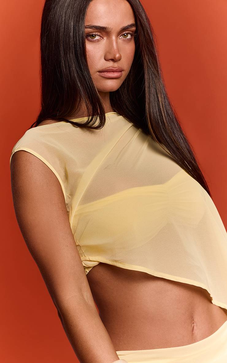 Butter Yellow Ensemble Coordonné Haut Dos Nu Avec Cape En Mousseline