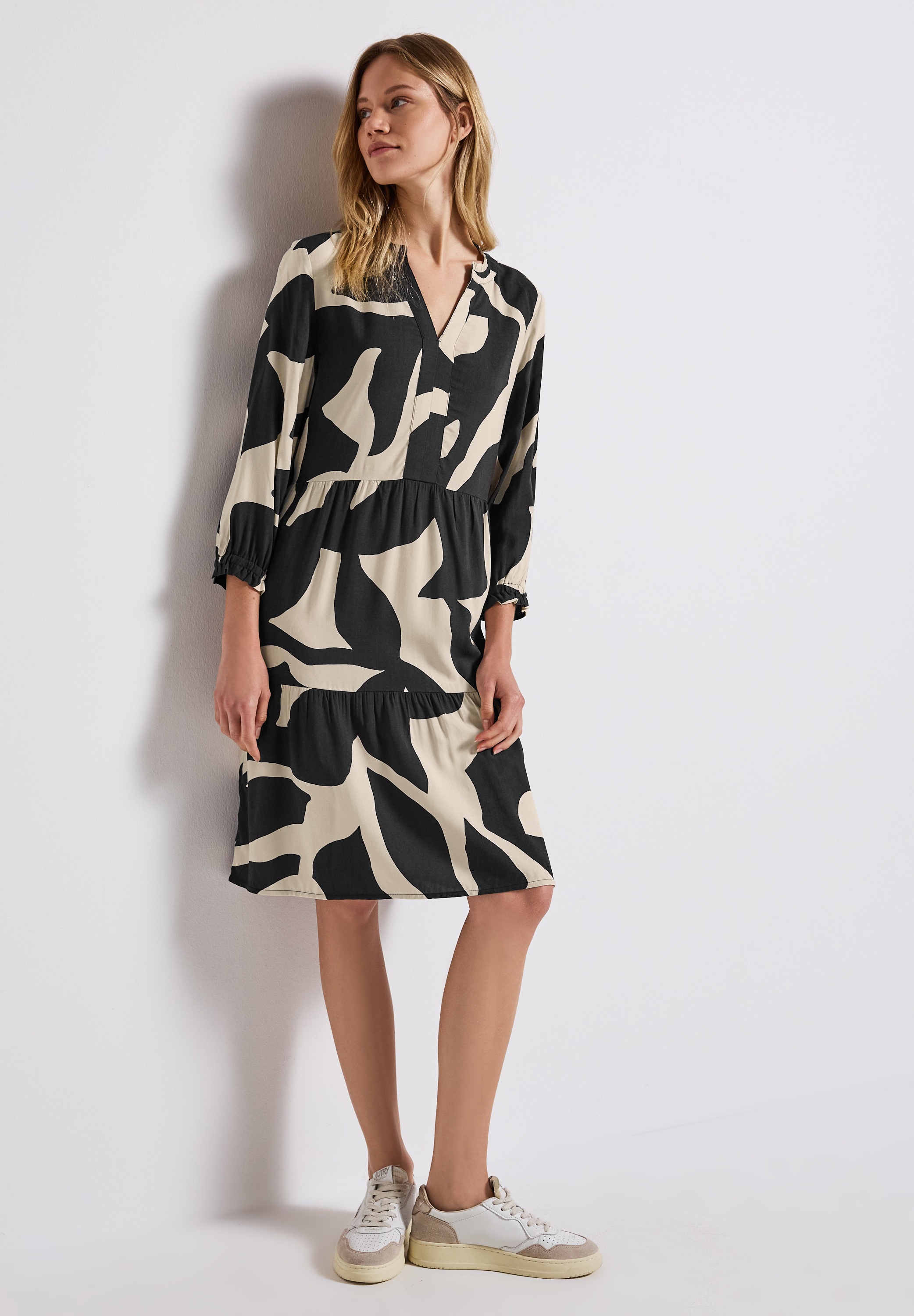 STREET ONE Midikleid Ohne Taschen mit Volants und grafischem Muster