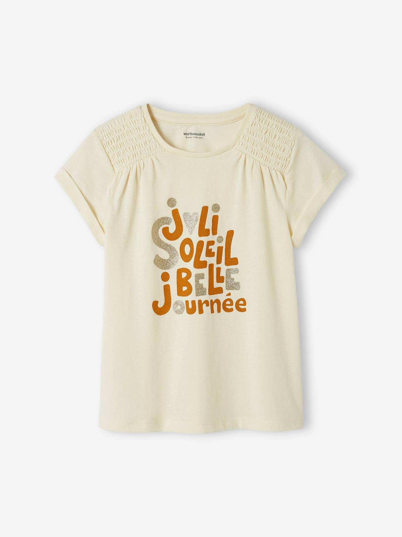 Camiseta infantil bege cru com estampa iridescente e ombros franzidos.
