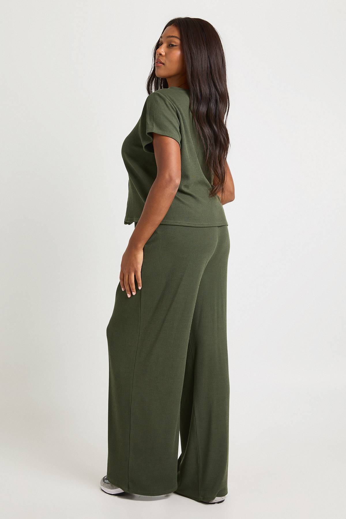 boohoo Ensemble Grande Taille Top Côtelé Froissé Boutonné À Manches Courtes Et Pantalon