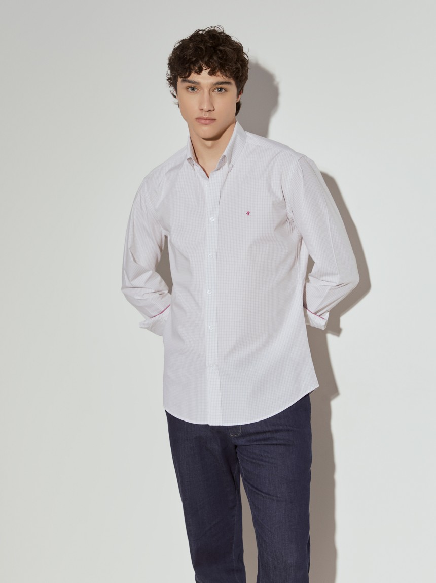 Camisa slim fit aos quadrados
