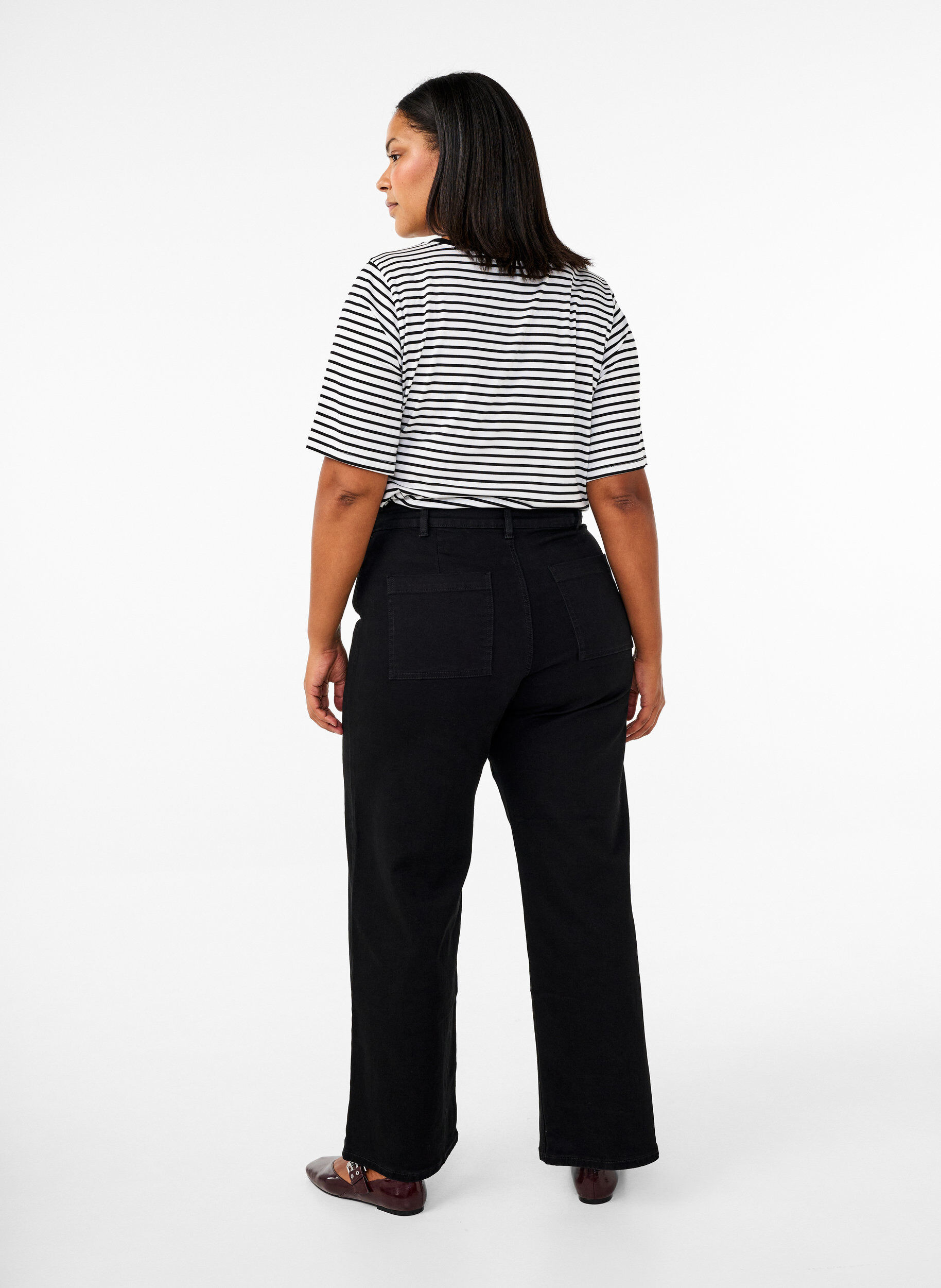 Højtaljede jeans med vide ben