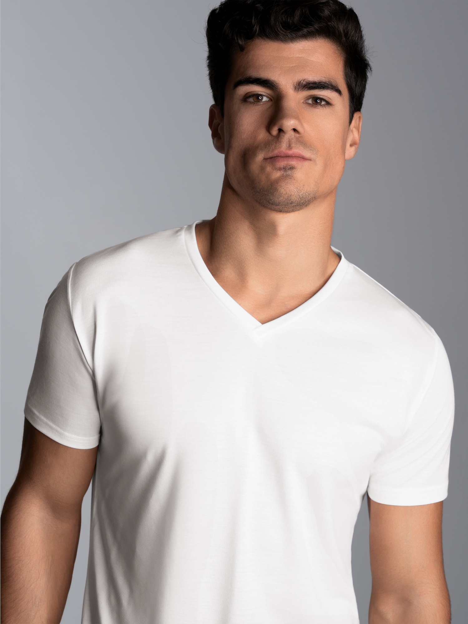 V-Shirt aus 100% Lyocell Weiss