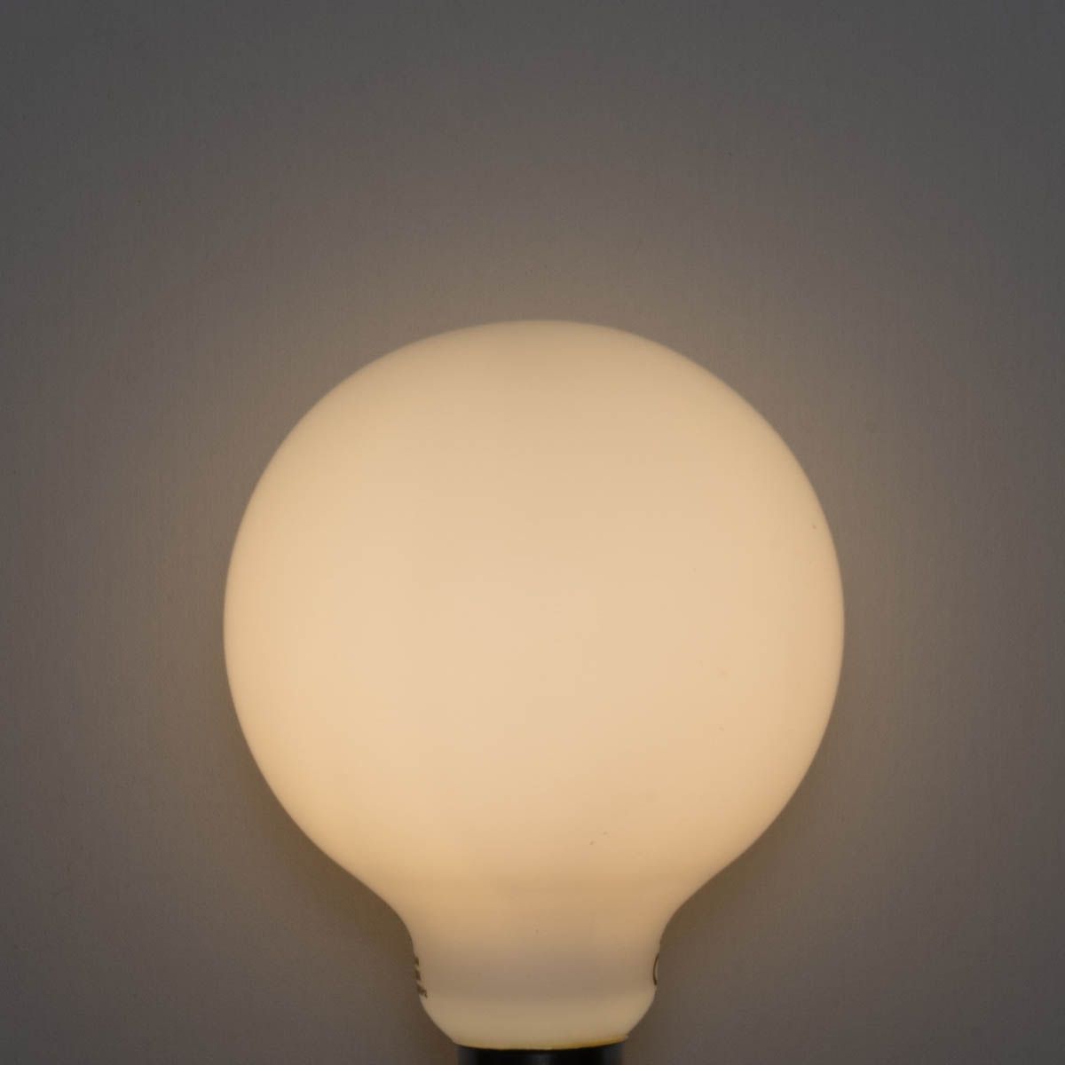 E27 3-staps dimbaar LED lamp opaal G95 4W 450 lm 3000K