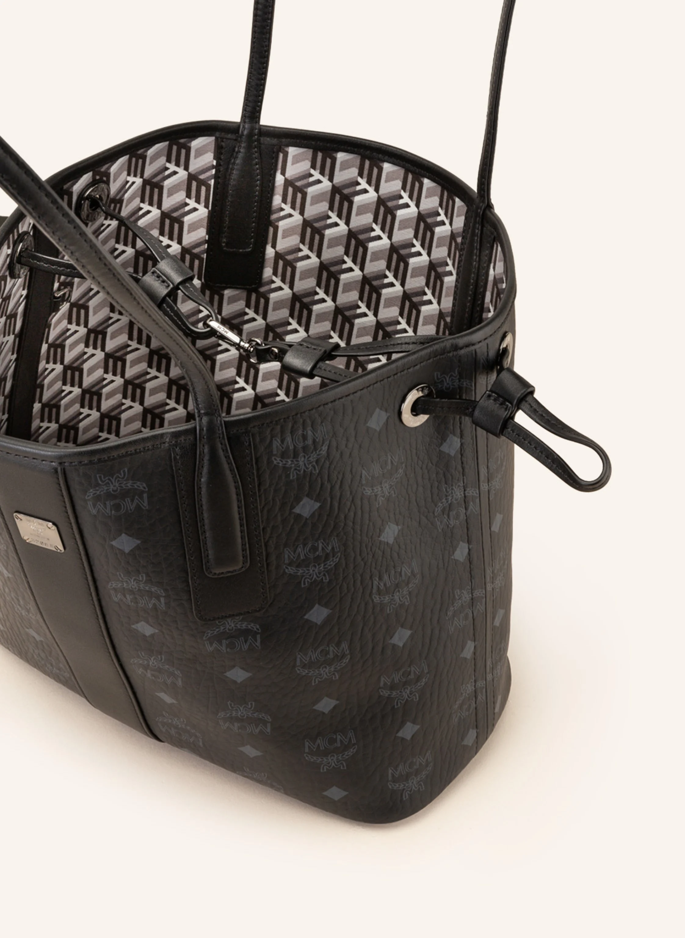 MCM Shopper LIZ SMALL zum Wenden mit Pouch