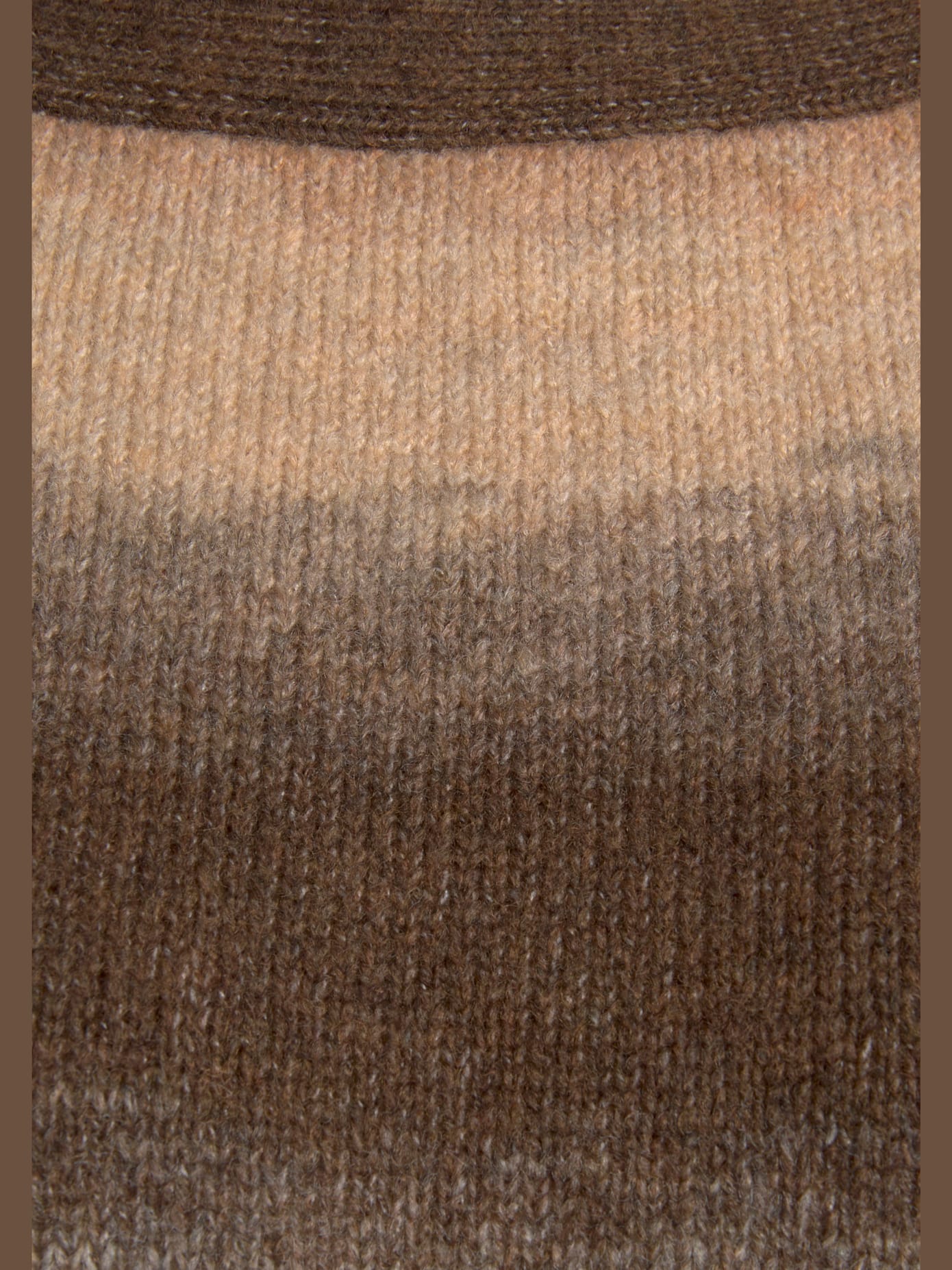 Pull en tricot légère encolure en u
