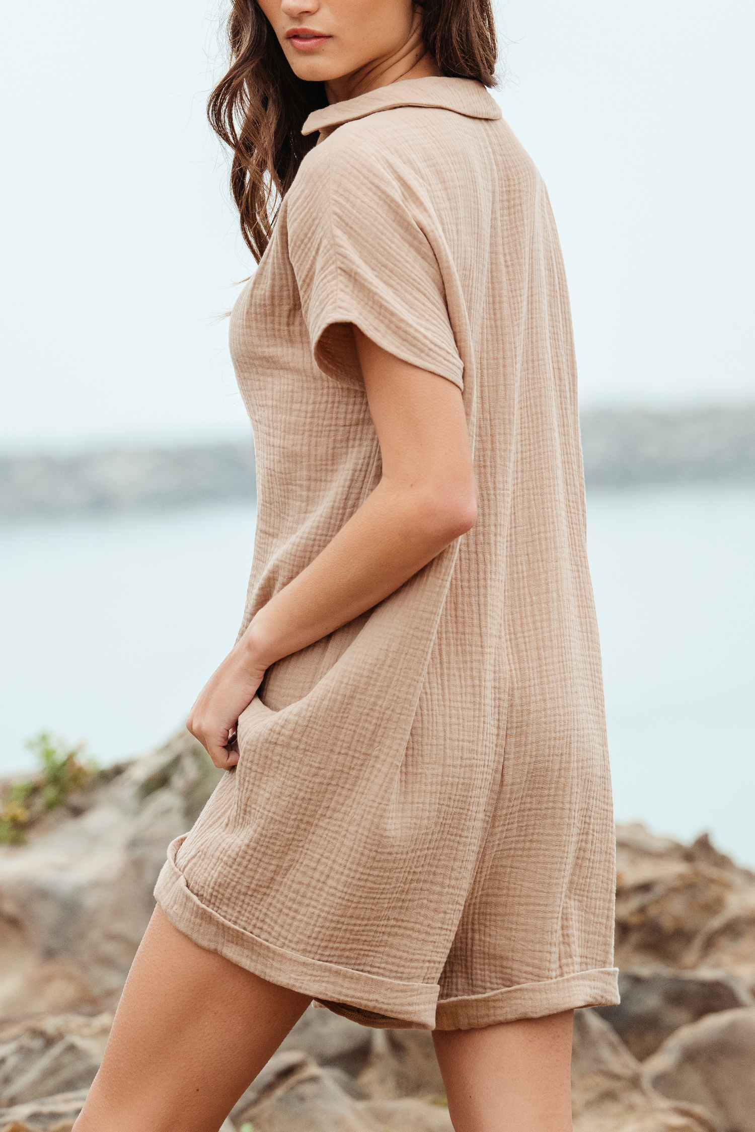 Combishort en pur coton à col chemise en V plongeant brun