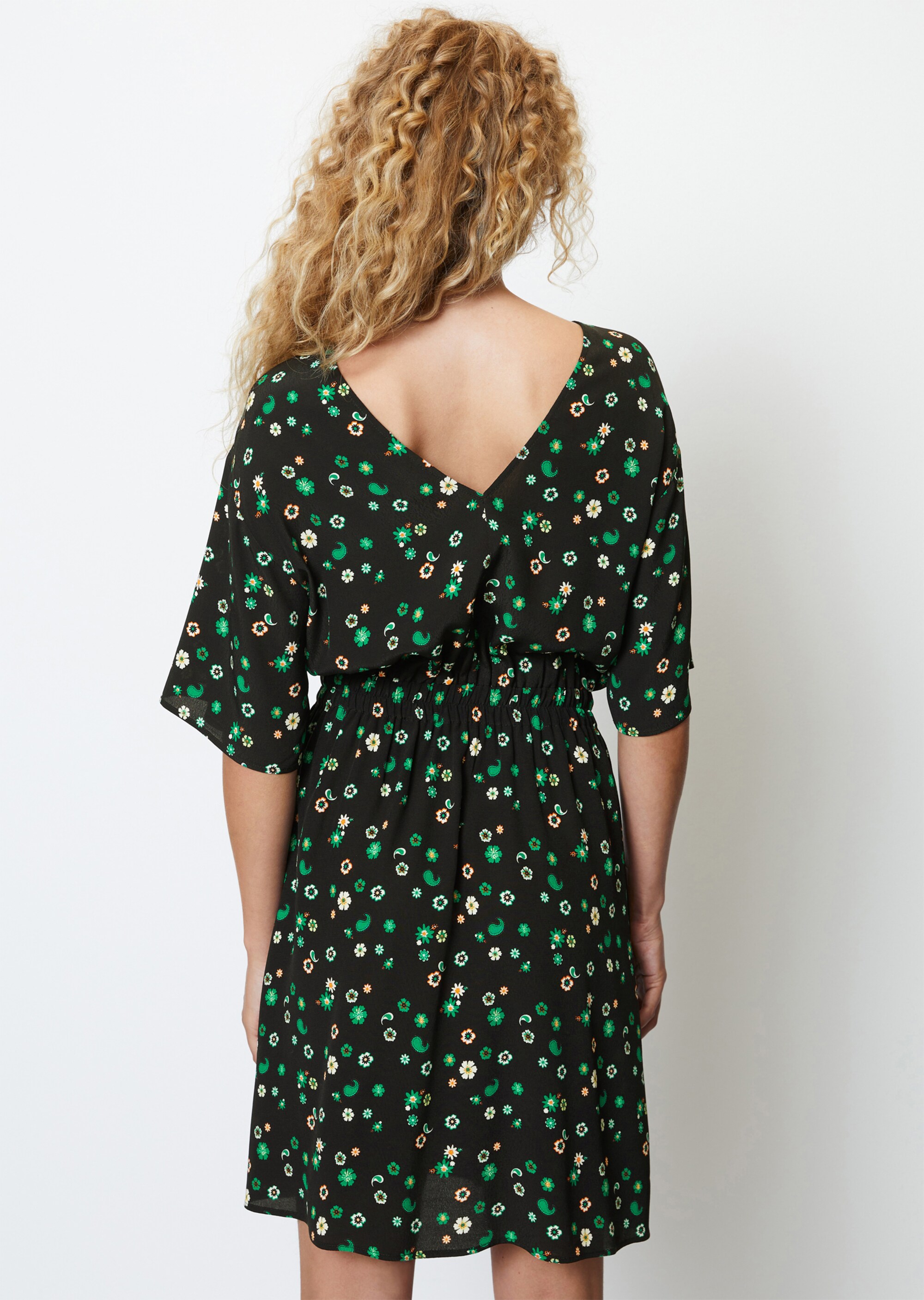 Kurzes Kleid mit Allover-Printaus LENZING™ ECOVERO™