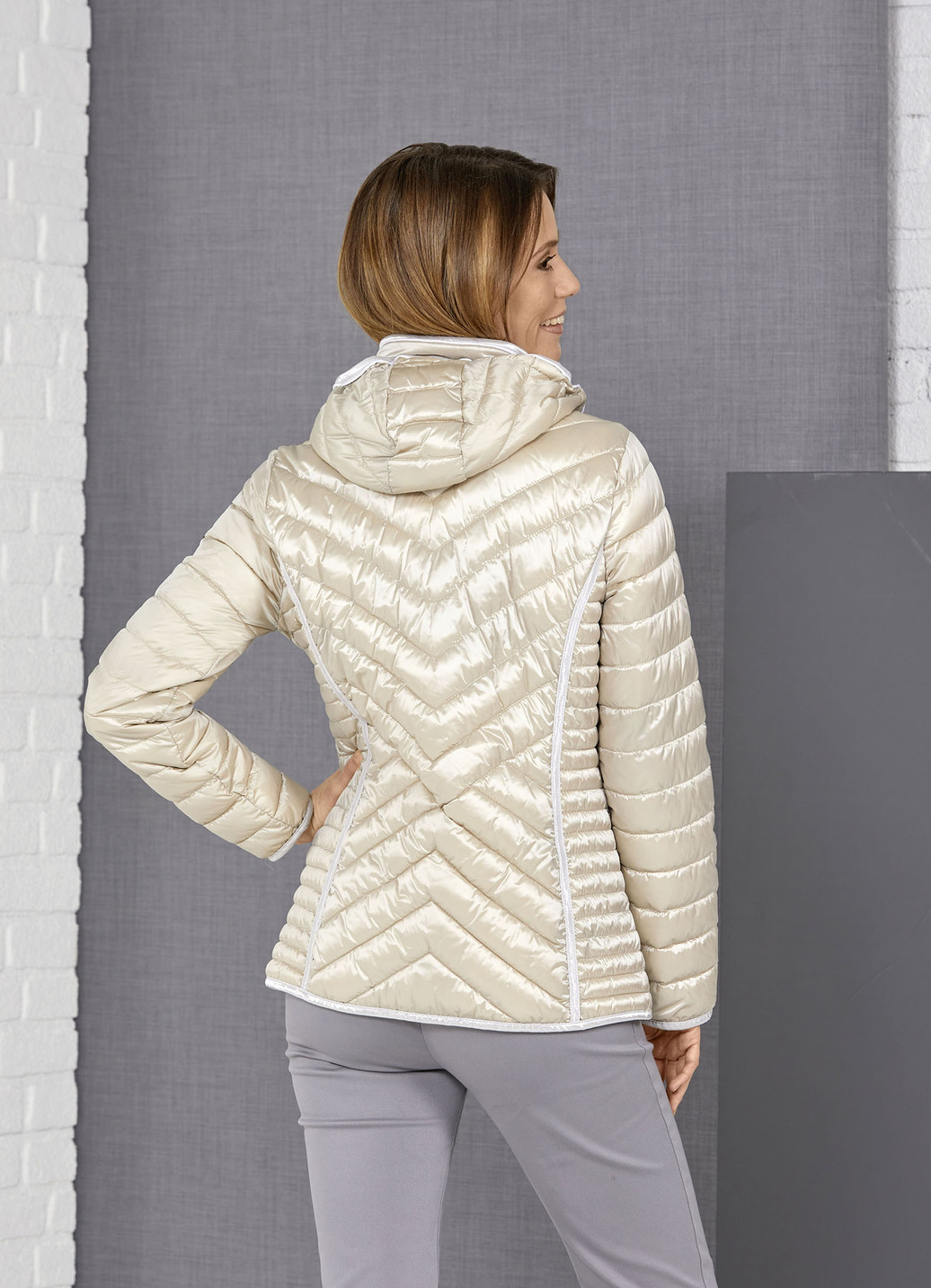 Funktionsjacke mit abnehmbarer Kapuze