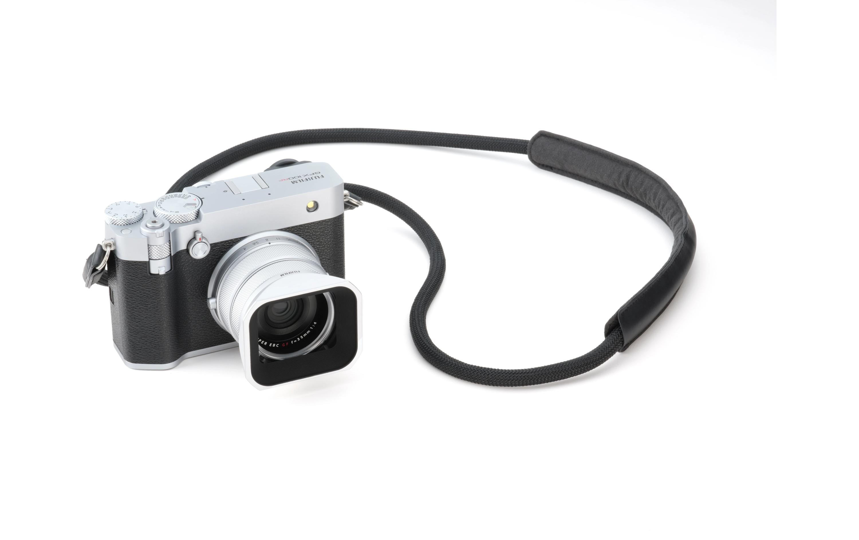 Fotokamera GFX 100RF Silber<br>GFX-Kamera mit fest verbautem Objektiv und bringt die Mittelformat-Bildqualität in ein ultrakompaktes Design